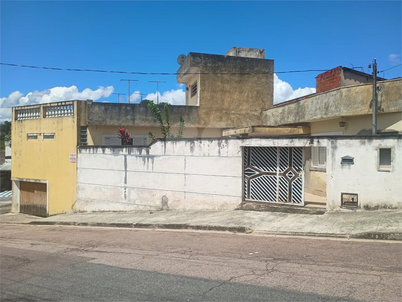 Casa à venda com 3 quartos, sendo 1 suíte,  em Jardim do Lago, Jundiaí, SP
