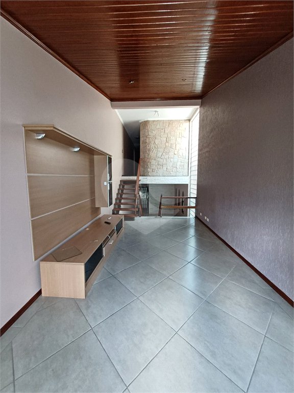 Sobrado à venda com 3 quartos, sendo 1 suíte,  em Jardim Pinheiros, São Paulo, SP