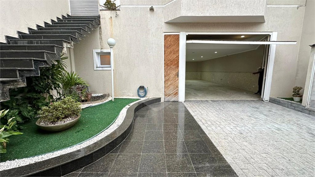 Casa à venda com 4 quartos, sendo 3 suítes, em Vila Galvão, Guarulhos, SP
