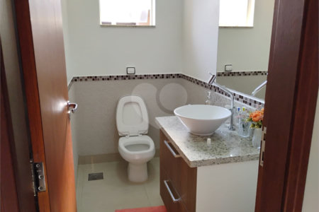 Sobrado à venda com 4 quartos, sendo 3 suítes,  em Jardim Marabá, Itapetininga, SP
