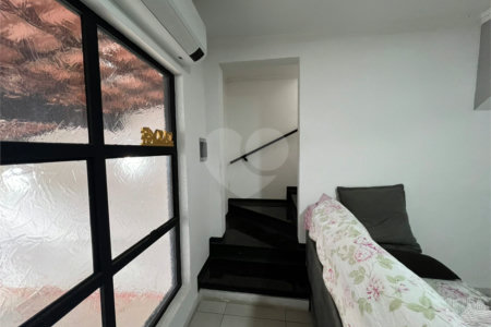 Sobrado à venda com 3 quartos, sendo 1 suíte, em Lopes de Oliveira, Sorocaba, SP