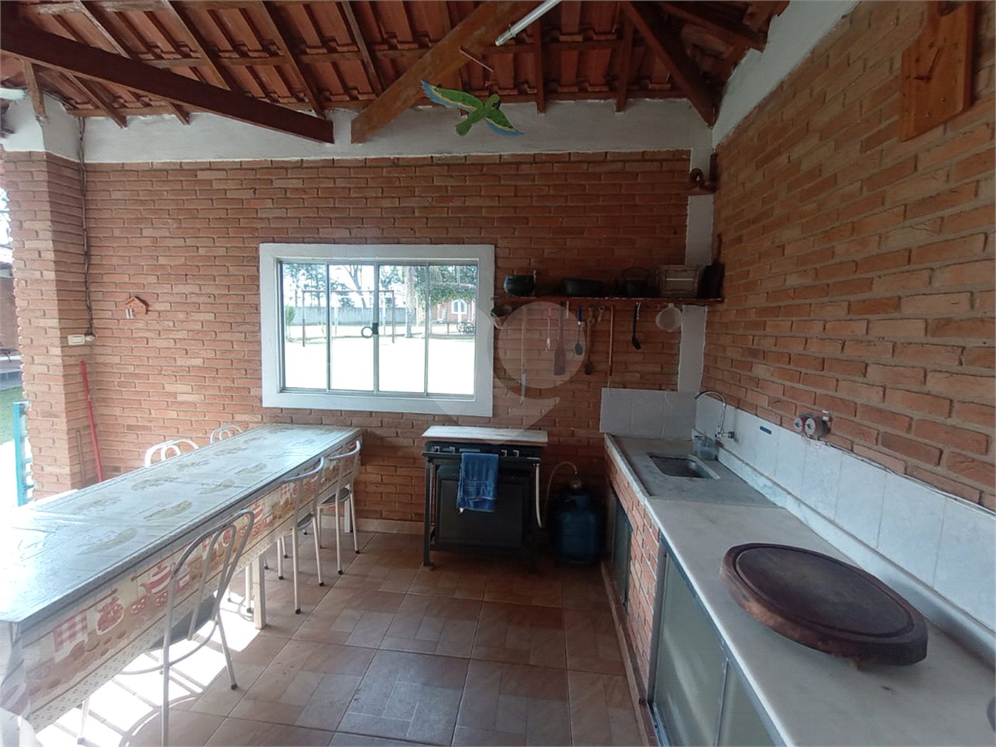 Chácara à venda com 6 quartos, sendo 1 suíte,  em Cercadinho, Alambari, SP