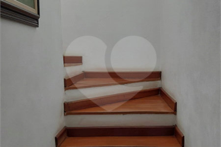 Casa à venda com 7 quartos, sendo 2 suítes, em Jardim Londrina, São Paulo, SP