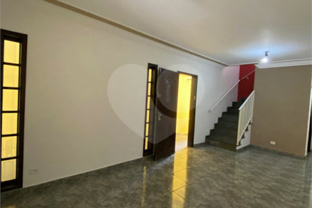 Sobrado à venda com 3 quartos, sendo 1 suíte, em Vila dos Remédios, São Paulo, SP