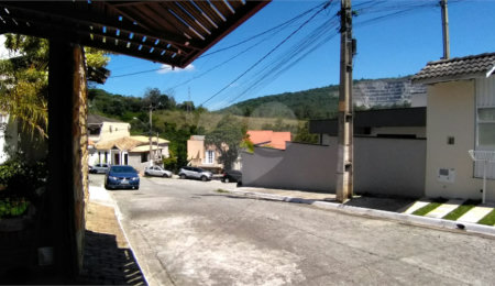 Casa à venda com 4 quartos, sendo 2 suítes,  em Barreiro, Mairiporã, SP