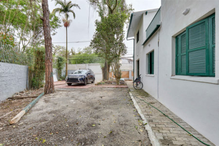 Casa para alugar com 5 quartos, sendo 3 suítes,  em Chácara Monte Alegre, São Paulo, SP