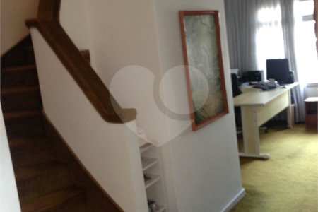 Sobrado à venda com 4 quartos, sendo 1 suíte, em Jardim Celeste, São Paulo, SP