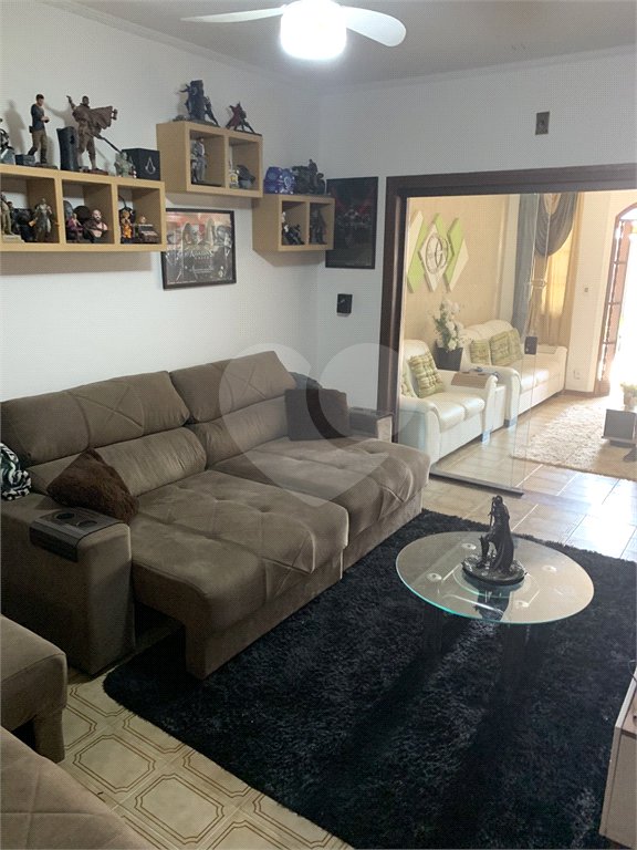 Sobrado à venda com 4 quartos, sendo 3 suítes,  em Jardim Alvinópolis, Atibaia, SP