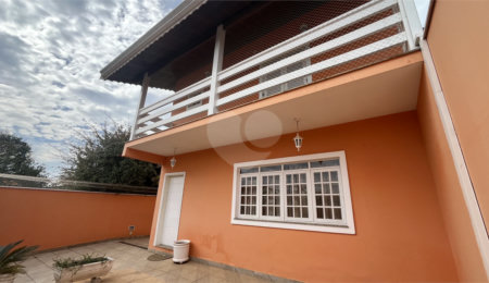 Sobrado à venda ou para alugar com 4 quartos, sendo 2 suítes,  em Jardim Terceiro Centenário, Atibaia, SP