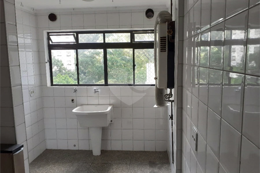 Apartamento à venda com 3 quartos, sendo 1 suíte,  em Morumbi, São Paulo, SP