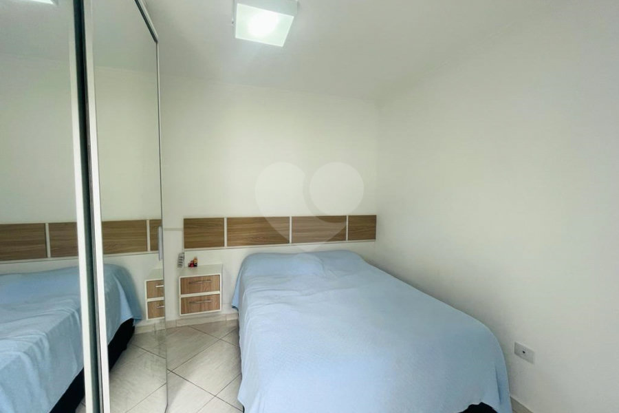 Casa à venda com 3 quartos, sendo 1 suíte,  no condomínio Rafaela I, São Paulo - SP