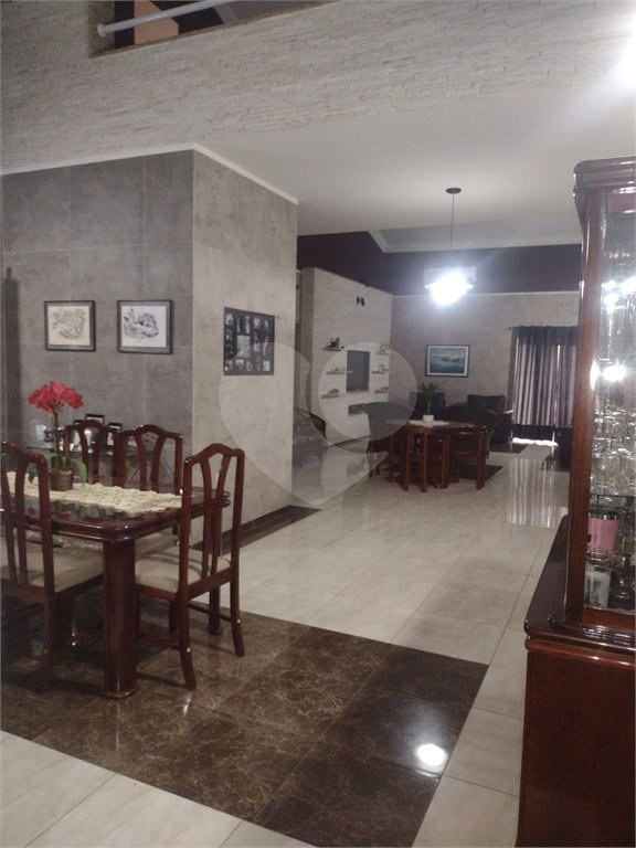 Casa à venda com 3 quartos, sendo 1 suíte, no condomínio Acmti - Colinas do Mosteiro, Terras de Itaici e Recanto dos Pássaros, Indaiatuba - SP
