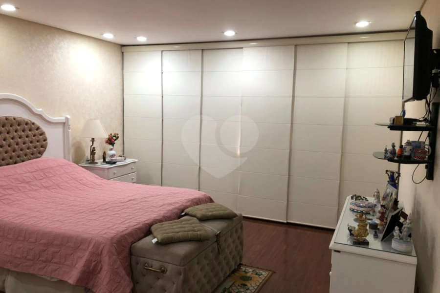 Sobrado à venda com 5 quartos, sendo 3 suítes, em Tremembé, São Paulo, SP
