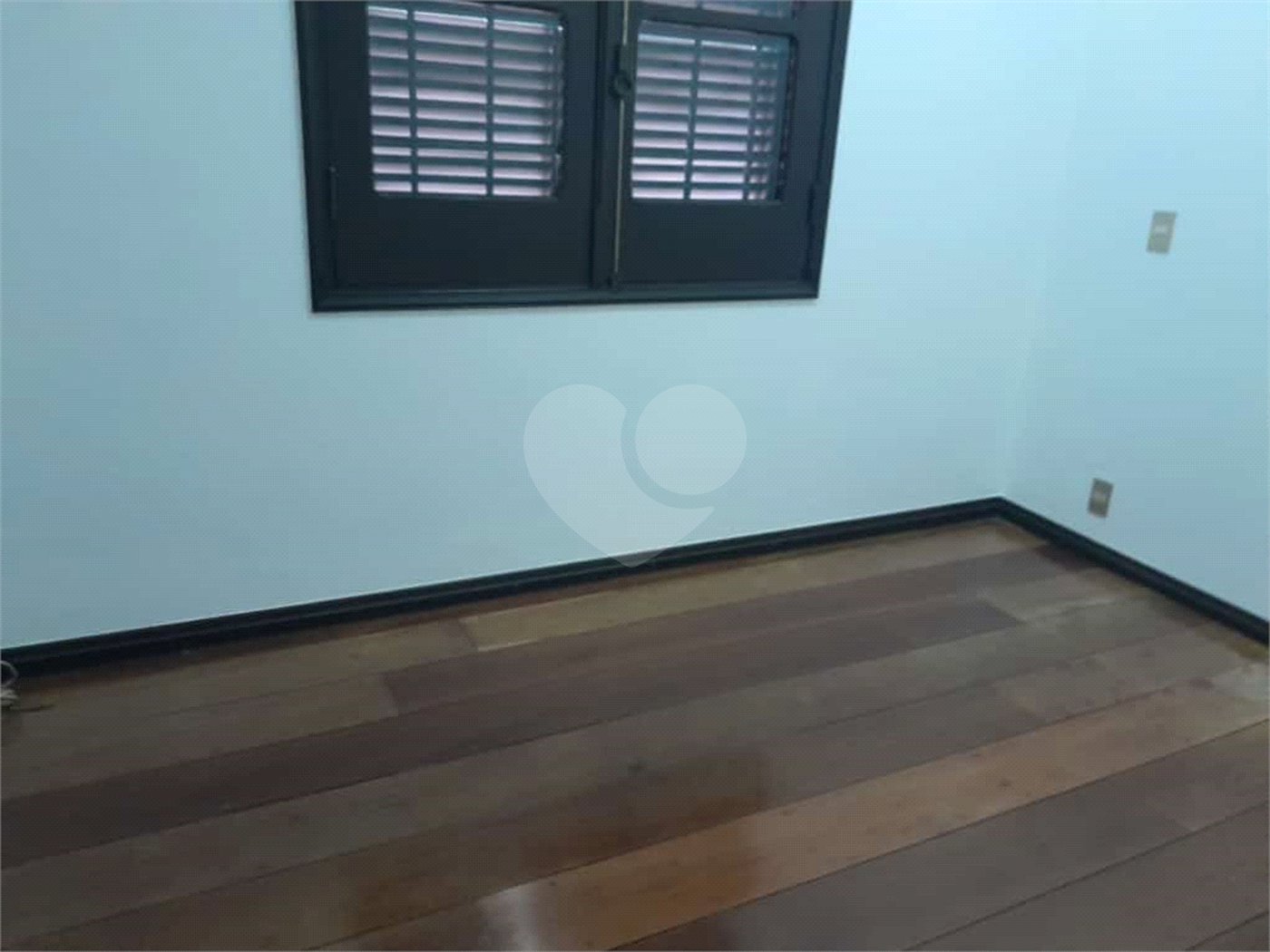 Linda casa para venda / Locação em bairro nobre