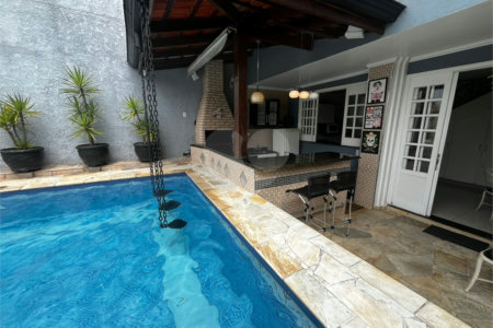 Casa à venda com 6 quartos, sendo 3 suítes, no Centro, Itapetininga, SP