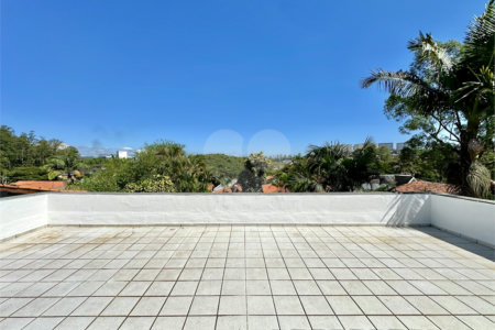 Casa à venda com 5 quartos, sendo 4 suítes, em Parque dos Príncipes, São Paulo, SP