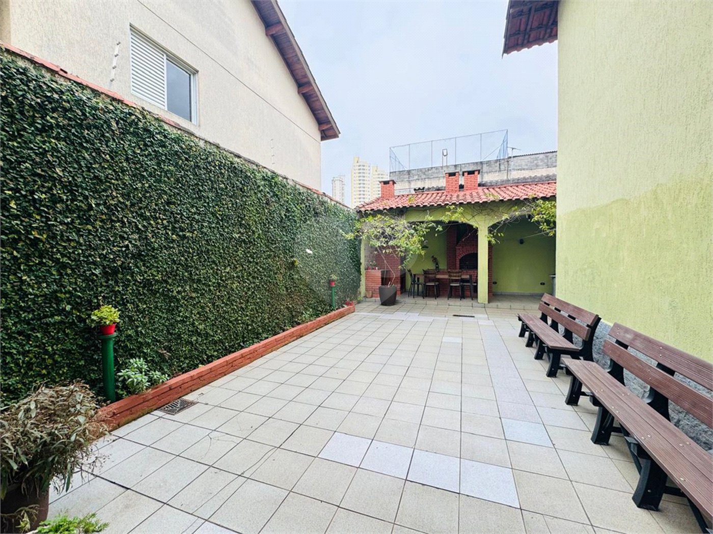 Casa à venda com 4 quartos, sendo 1 suíte,  em Vila Galvão, Guarulhos, SP