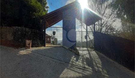 Casa à venda com 2 quartos, sendo 1 suíte,  no condomínio Águas de São Pedro, Mairiporã - SP