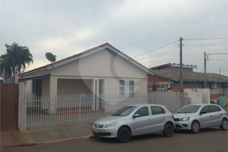 Casa à venda com 3 quartos no Centro, Inocência, MS