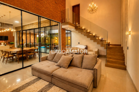 Casa à venda com 4 quartos, sendo 4 suítes, no condomínio Residencial Villa Dumont, Três Lagoas - MS