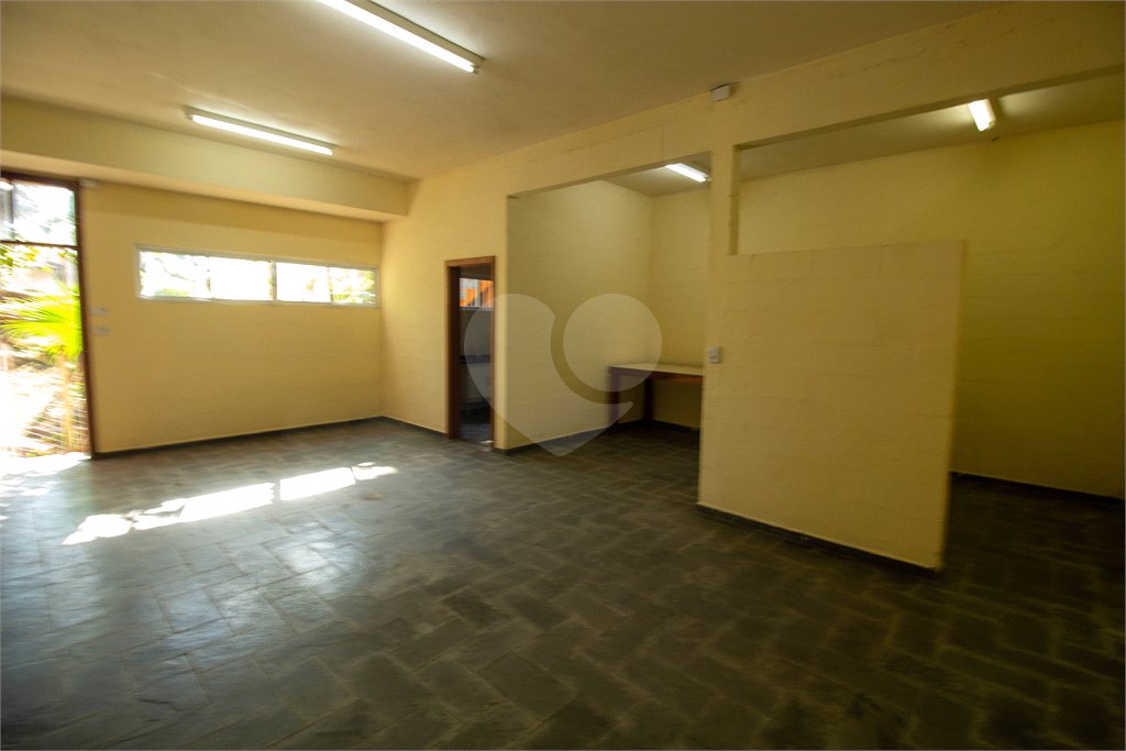 Salão Comercial para alugar em Esplanada Mendes Moraes, São Roque, SP