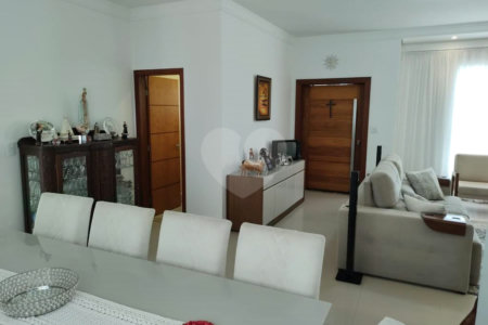 Casa à venda com 4 quartos, sendo 2 suítes, no condomínio Primavera, Salto - SP