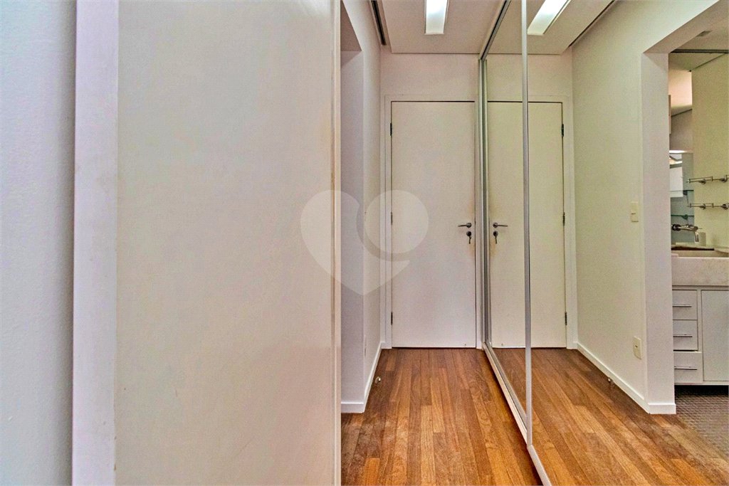 Apartamento à venda com 3 quartos, sendo 1 suíte, em Vila Olímpia, São Paulo, SP