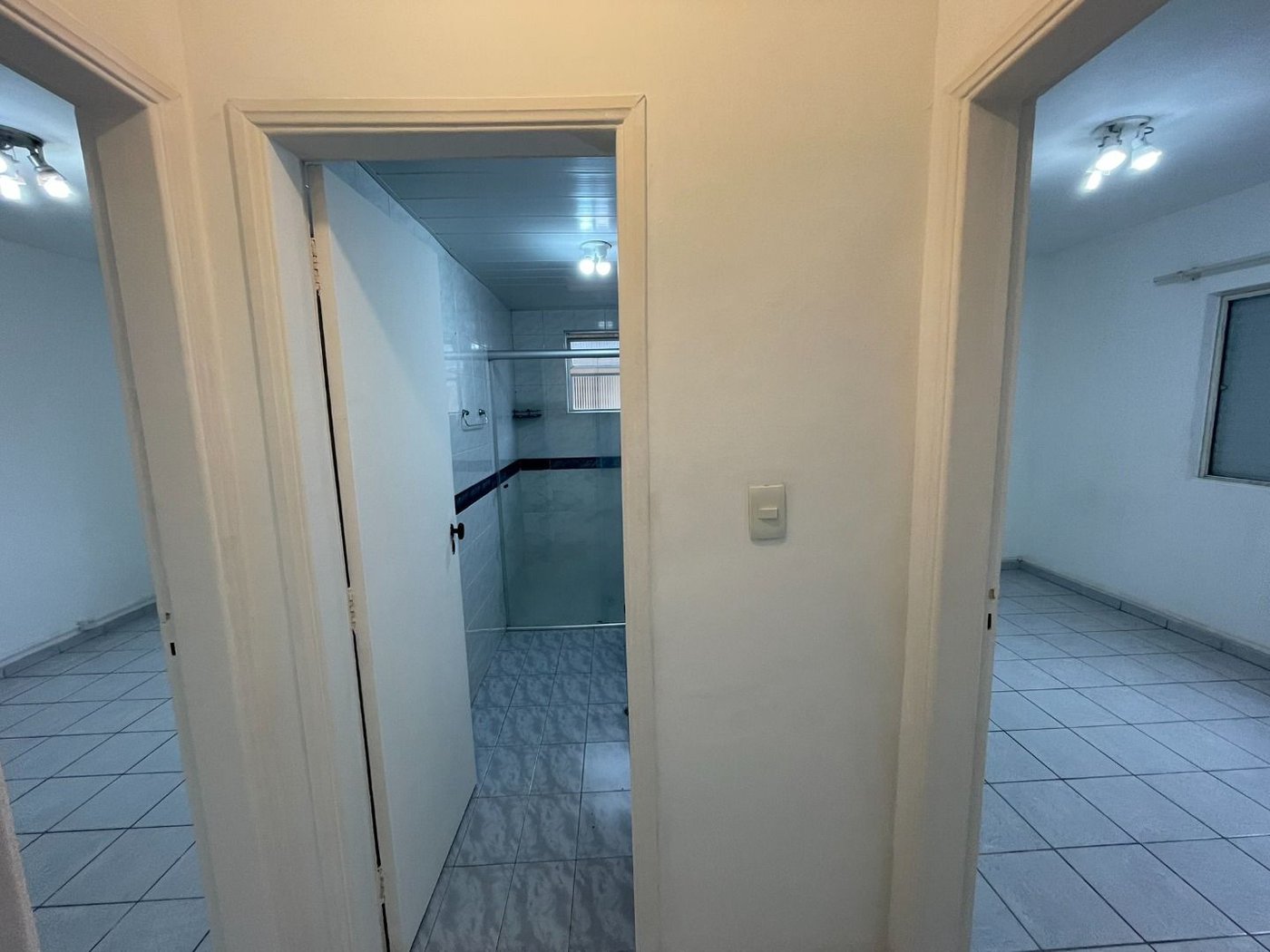 Apartamento 2 dormitórios + dependência, 1 vaga demarcada, no Campo Grande, Santos