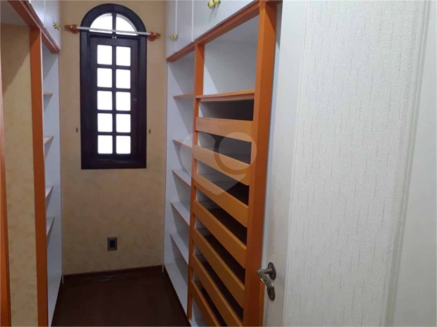 Sobrado à venda com 5 quartos, sendo 3 suítes, em Tremembé, São Paulo, SP