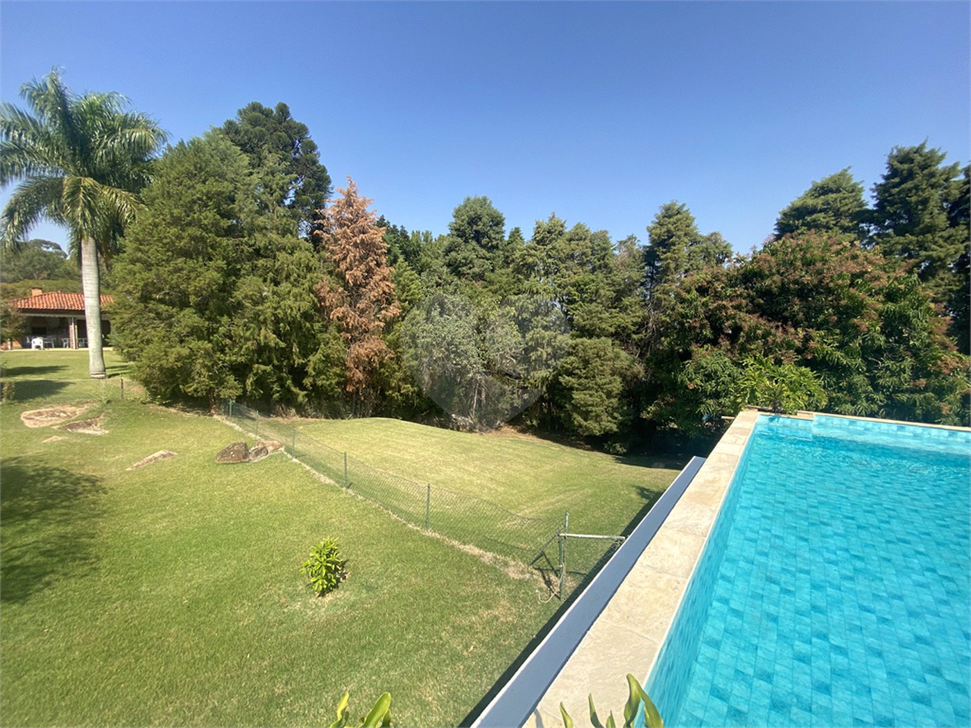 Casa à venda com 6 quartos, sendo 5 suítes, no condomínio Monte Belo, Salto - SP