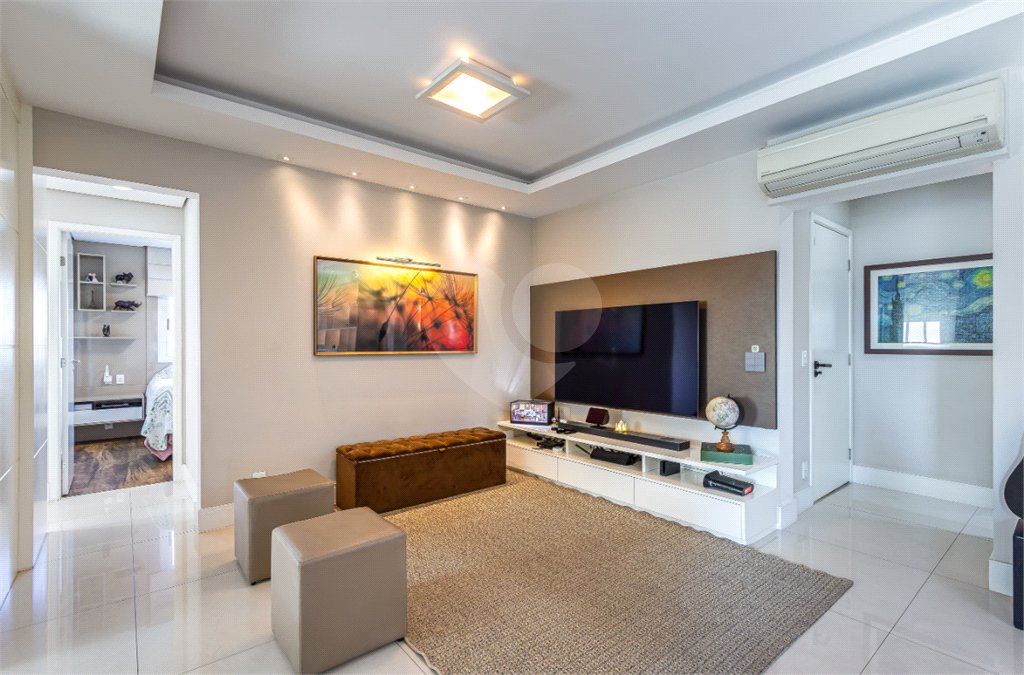 Apartamento à venda com 3 quartos, sendo 1 suíte, em Chácara Santo Antônio, São Paulo, SP