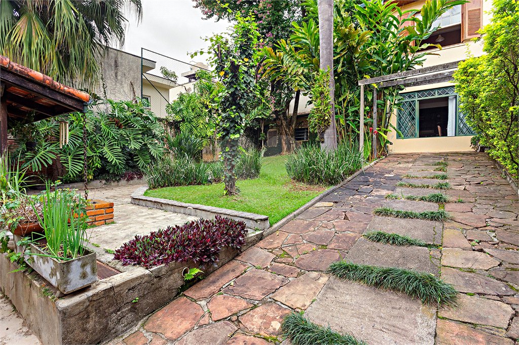 Sobrado à venda com 3 quartos em Jardim Petrópolis, São Paulo, SP