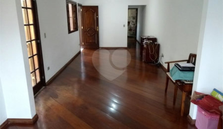 Sobrado à venda com 4 quartos, sendo 2 suítes,  em Bosque da Saúde, São Paulo, SP