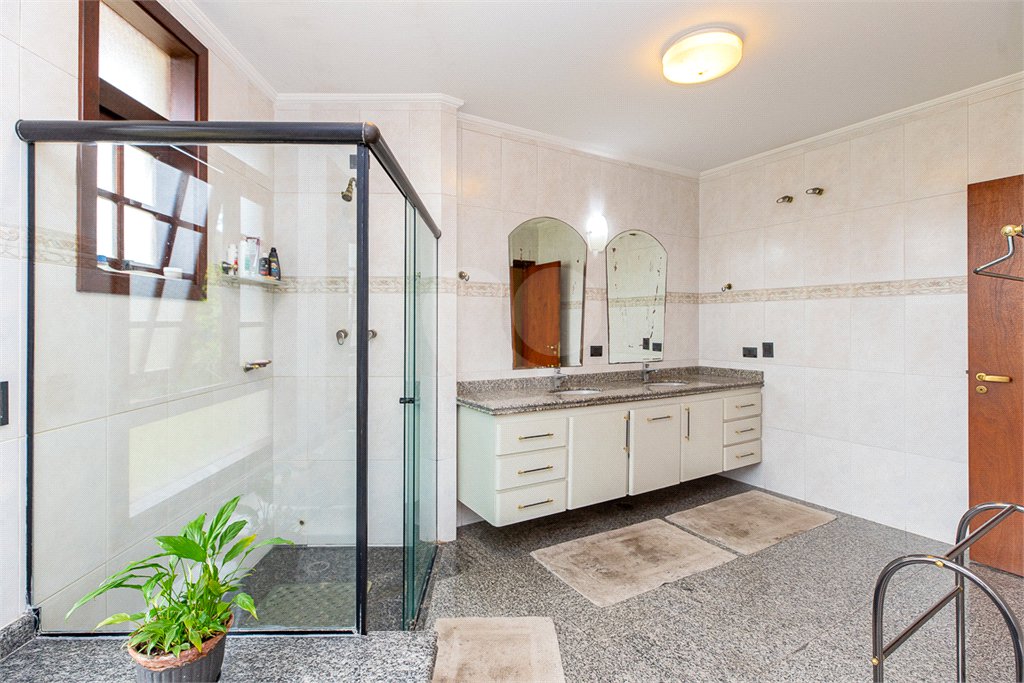 Casa à venda com 5 quartos, sendo 3 suítes,  no condomínio Residencial Morumbi, São Paulo - SP