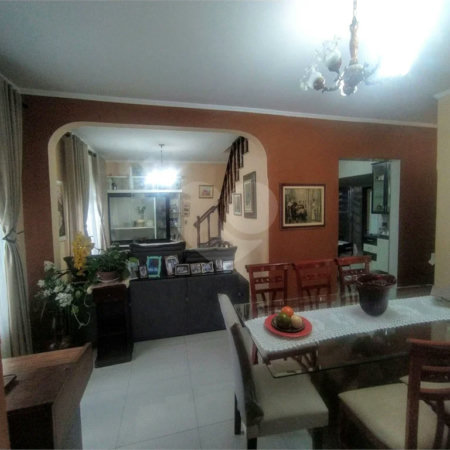 Casa à venda com 10 quartos, sendo 1 suíte, em Santa Teresinha, São Paulo, SP