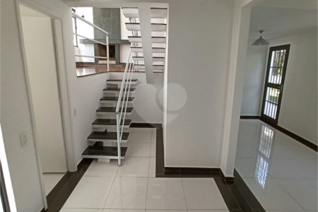 Sobrado para alugar com 3 quartos, sendo 1 suíte,  em Vila Oliveira, Mogi das Cruzes, SP