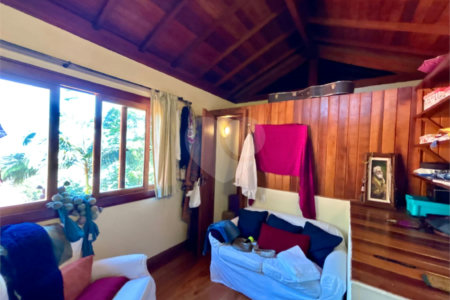 Casa à venda com 4 quartos, sendo 1 suíte, em Lagoa, Rio de Janeiro, RJ