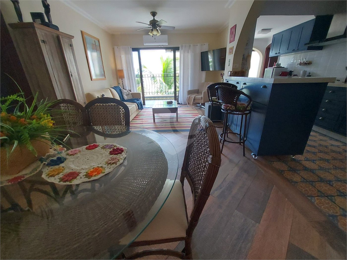 Apartamento à venda com 3 quartos, sendo 1 suíte,  em Enseada, Guarujá, SP