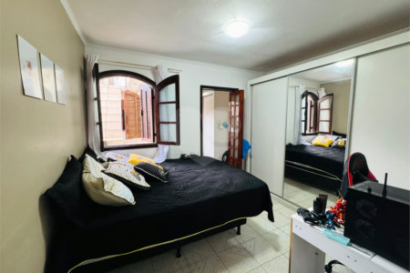 Casa à venda com 4 quartos, sendo 2 suítes, em Parque Santo Antônio, Guarulhos, SP
