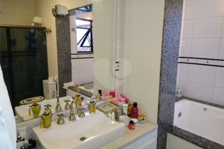 Casa à venda com 3 quartos, sendo 1 suíte, em Parque Vitória, São Paulo, SP