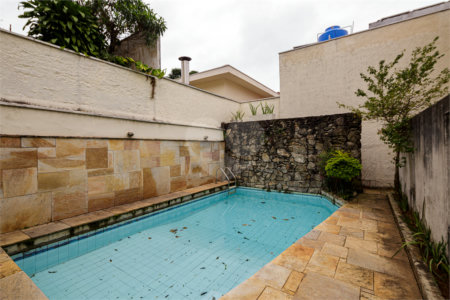 Casa de Vila para alugar com 4 quartos, sendo 1 suíte, em Granja Julieta, São Paulo, SP