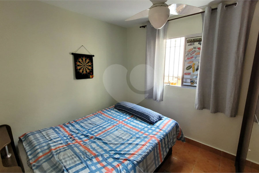 Casa à venda com 4 quartos, sendo 1 suíte, em Parque Maria Domitila, São Paulo, SP