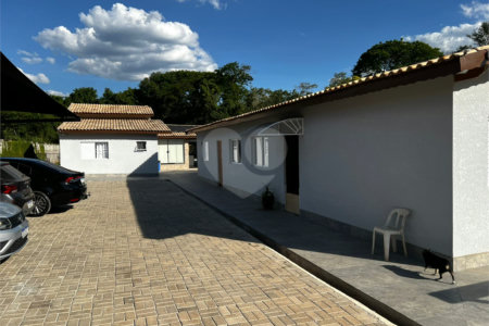 Chácara à venda com 6 quartos, sendo 1 suíte, em Jardim Estância Brasil, Atibaia, SP