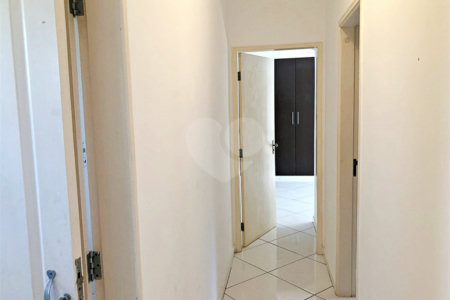 Casa à venda com 4 quartos, sendo 2 suítes, no condomínio Estância Marambaia, Vinhedo - SP