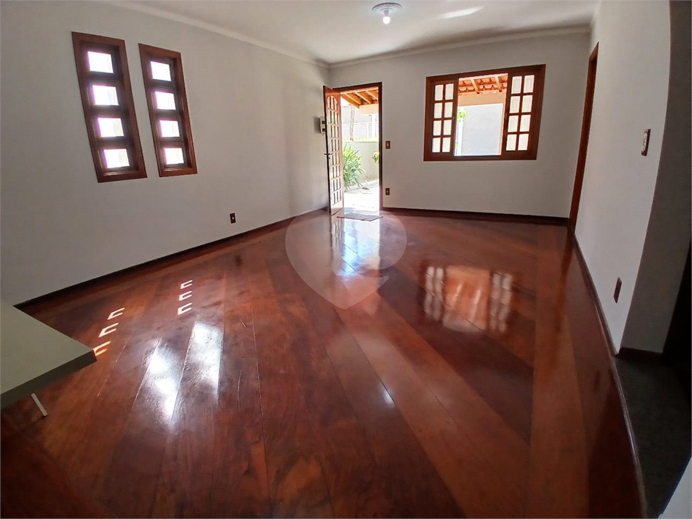 Casa à venda com 5 quartos, sendo 3 suítes, em Vila Santista, Atibaia, SP
