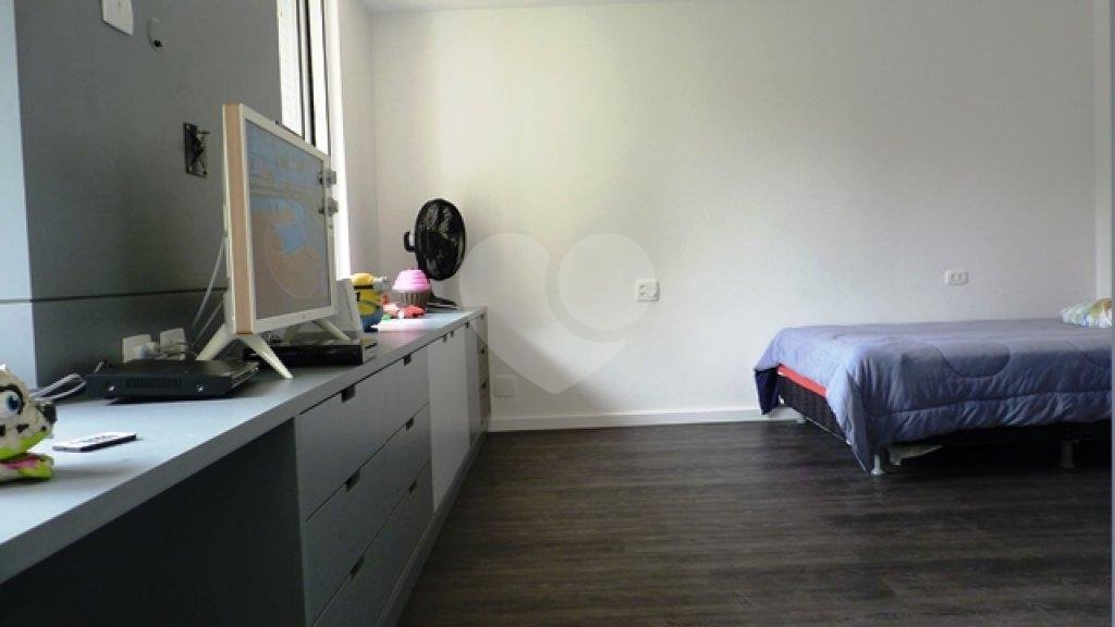 Sobrado à venda com 4 quartos, sendo 3 suítes, em Tremembé, São Paulo, SP