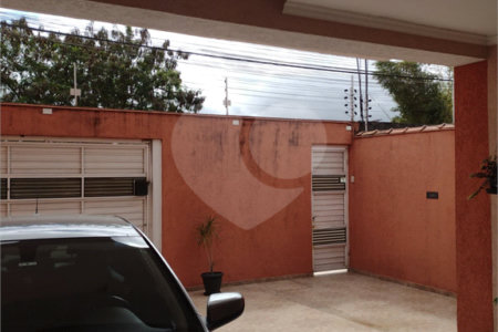 Sobrado à venda com 2 quartos, sendo 1 suíte, em Jardim Márcia, Suzano, SP