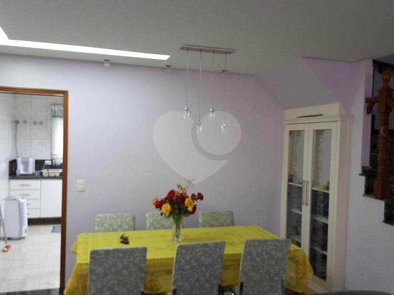 Casa à venda com 3 suítes no condomínio Village, São Paulo - SP