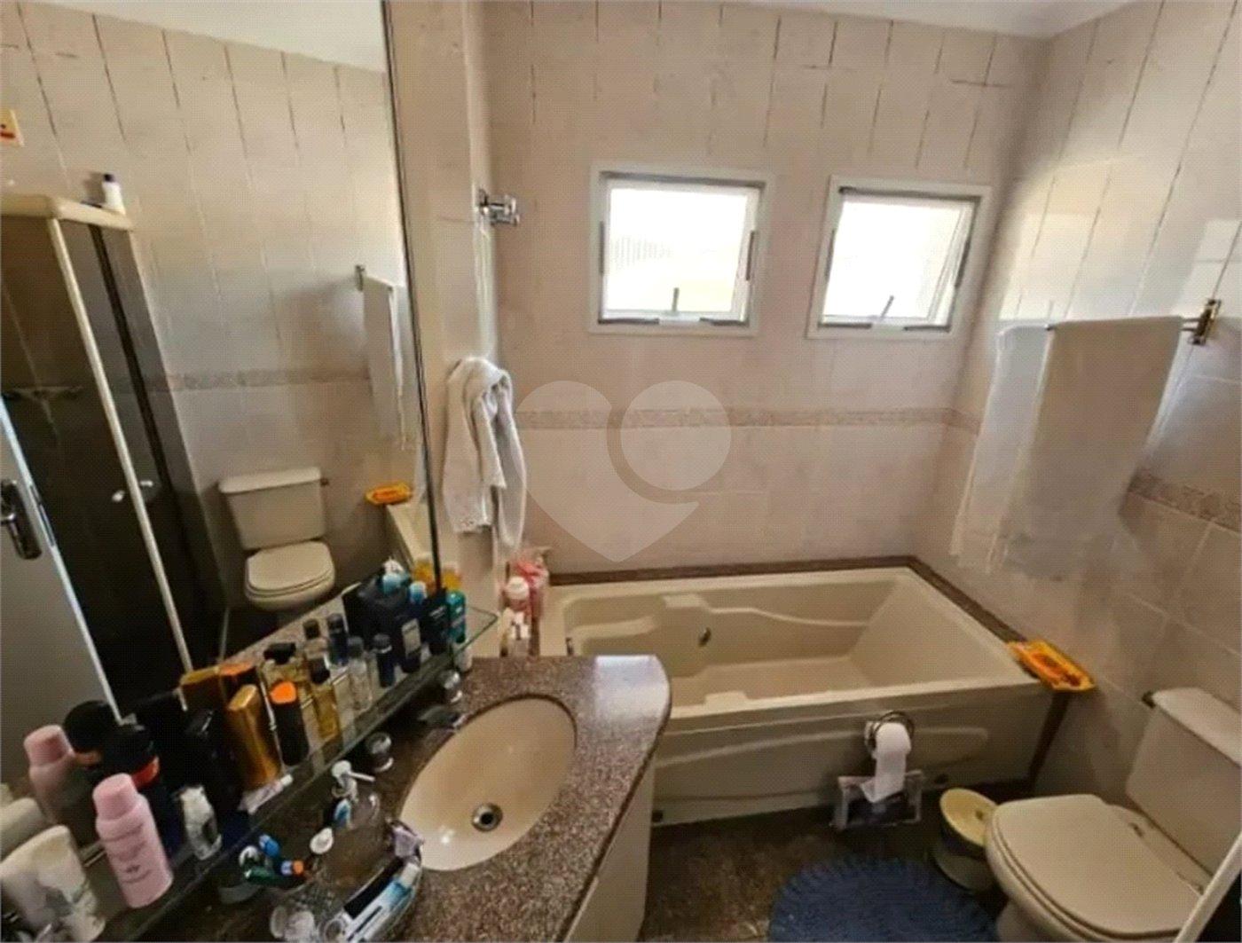 Casa à venda com 3 quartos, sendo 2 suítes, no condomínio Vila Borghese, São Paulo - SP