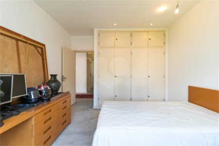 Casa à venda com 4 quartos, sendo 1 suíte, em Jardim Novo Mundo, São Paulo, SP